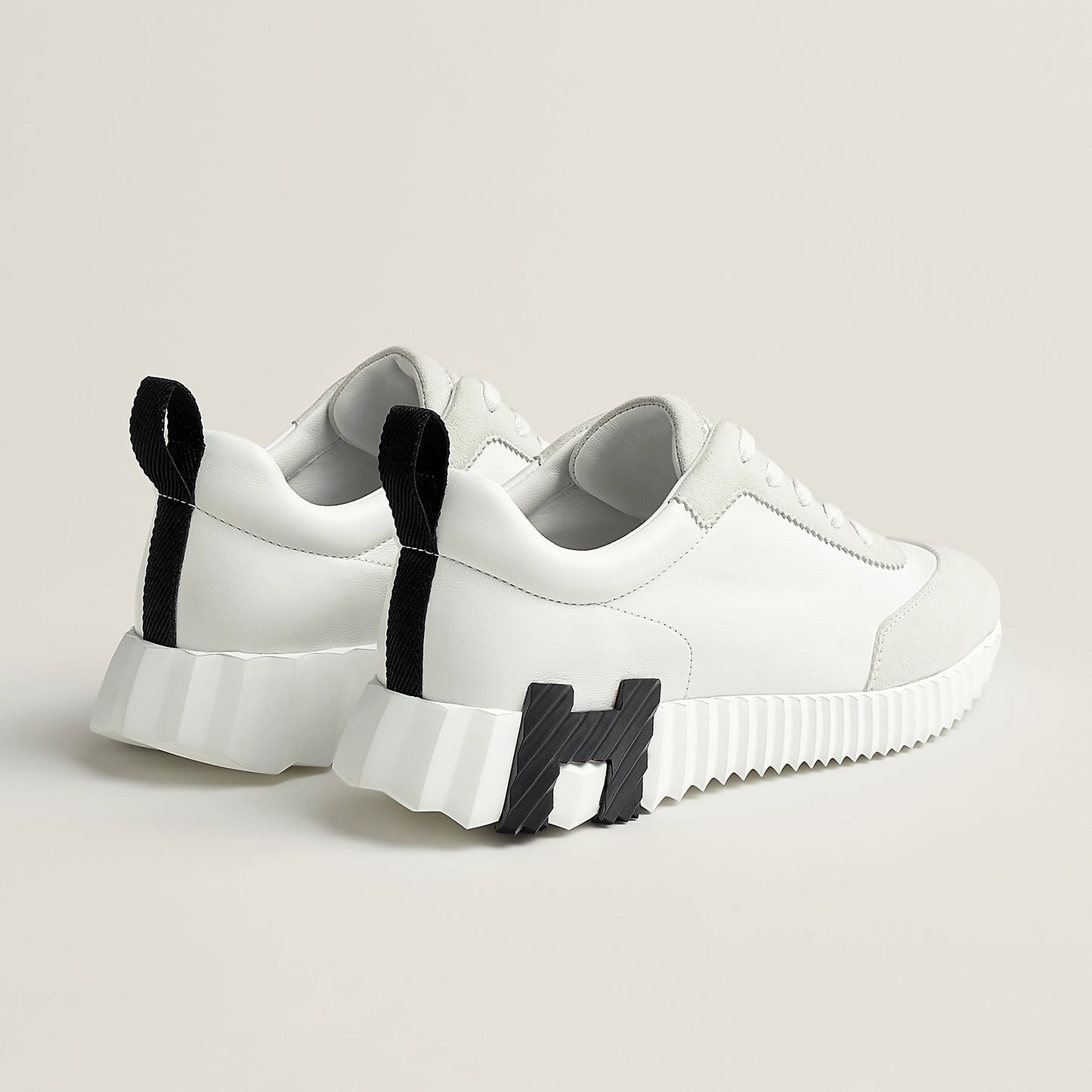 HRMS H Bouncing White/Carbon Signature