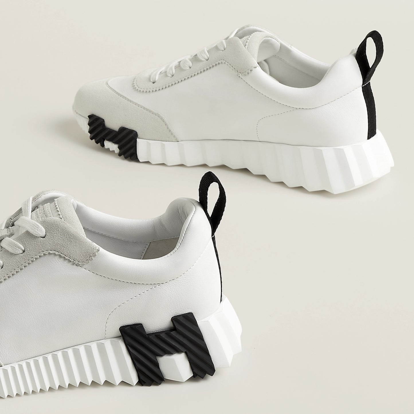 HRMS H Bouncing White/Carbon Signature