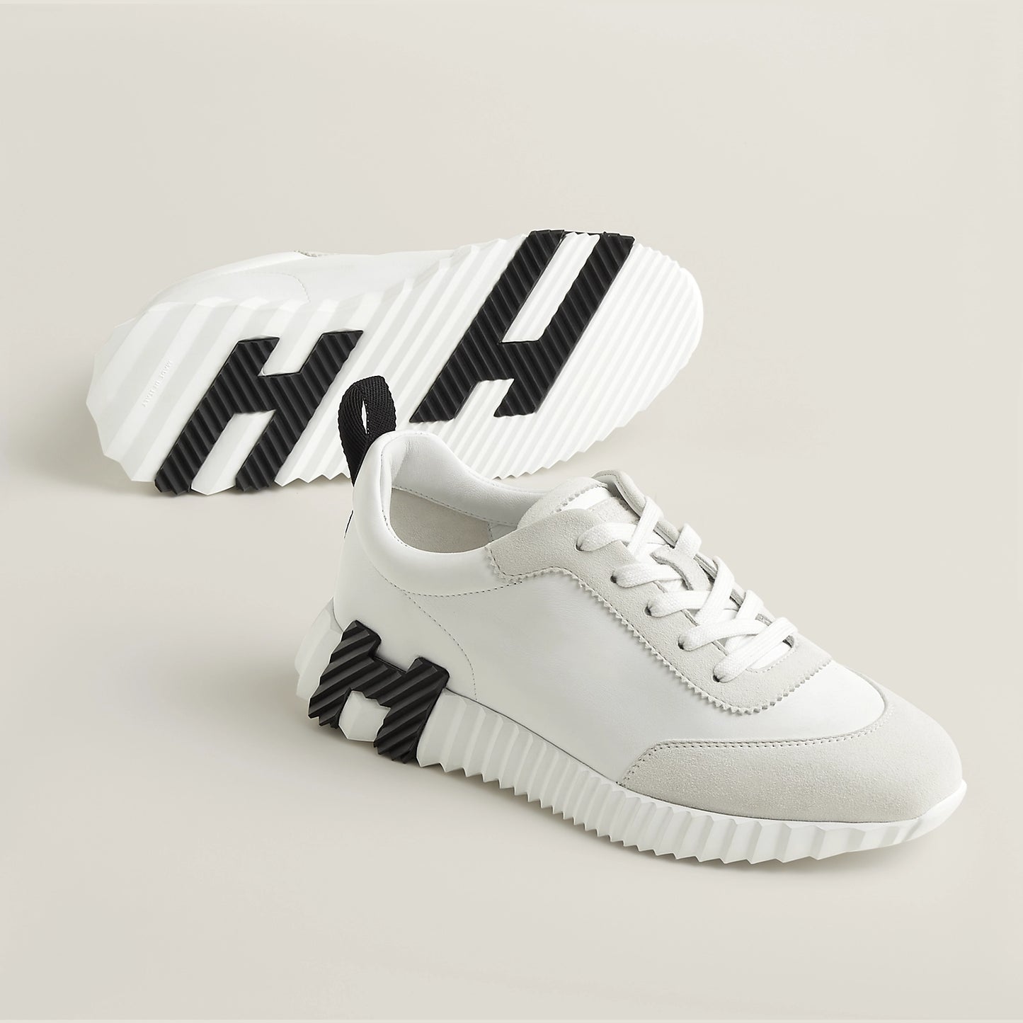 HRMS H Bouncing White/Carbon Signature