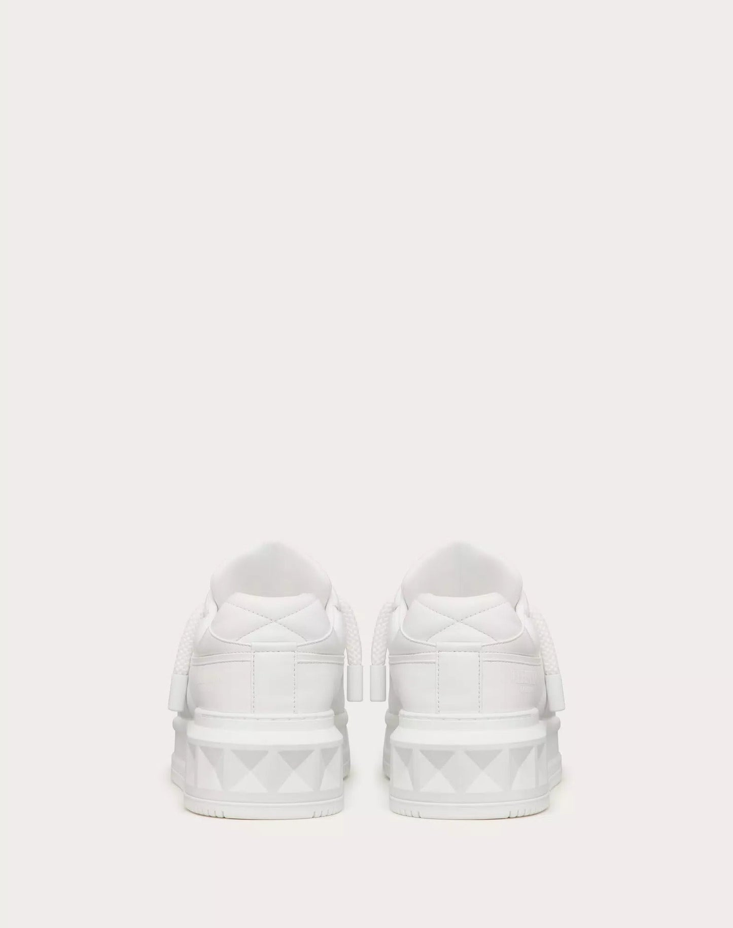 VLTN ONE STUD XL WHITE - Доставка 14 - 20 работни дни